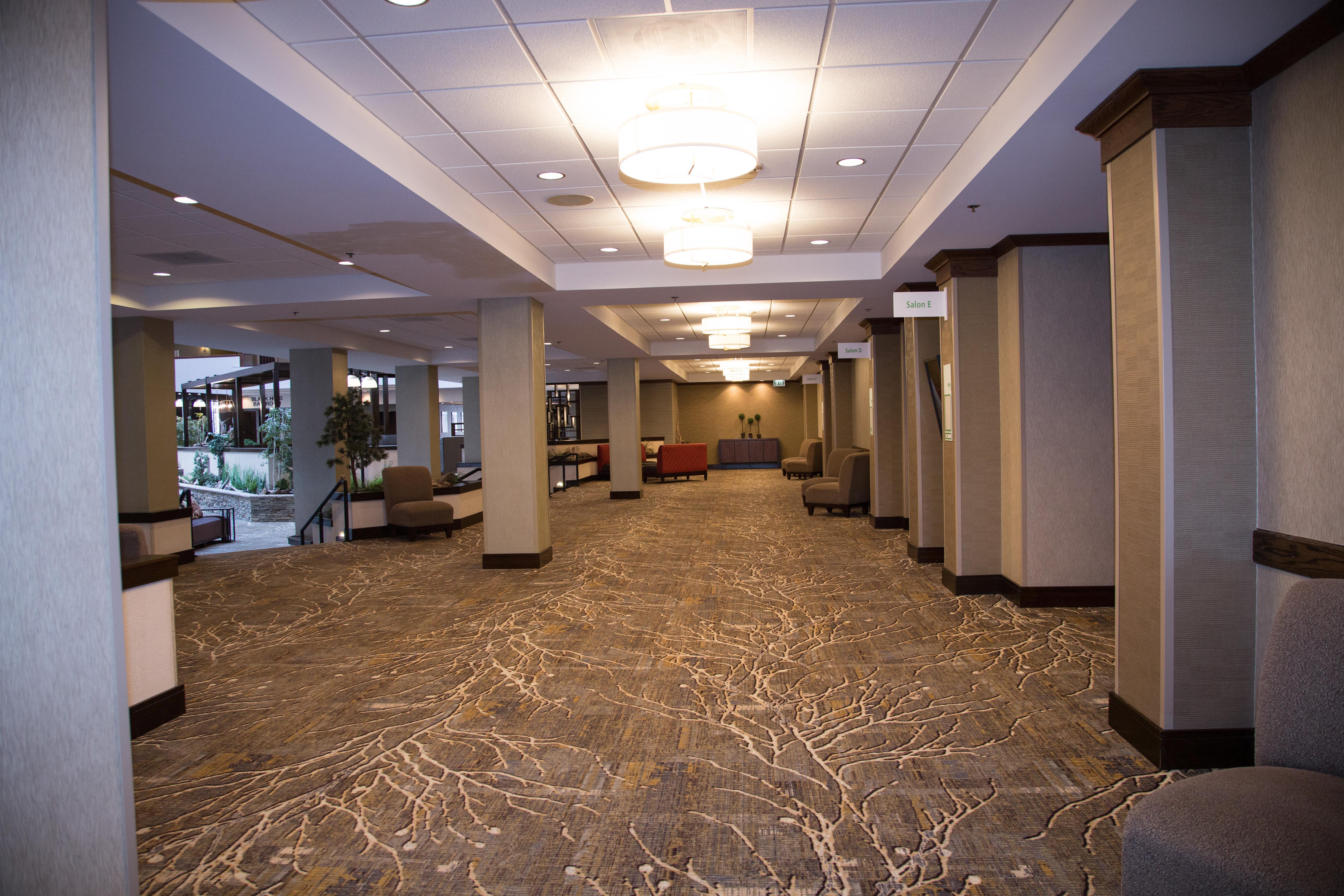 Holiday Inn Rapid City - Rushmore Plaza, An Ihg Hotel Exterior photo